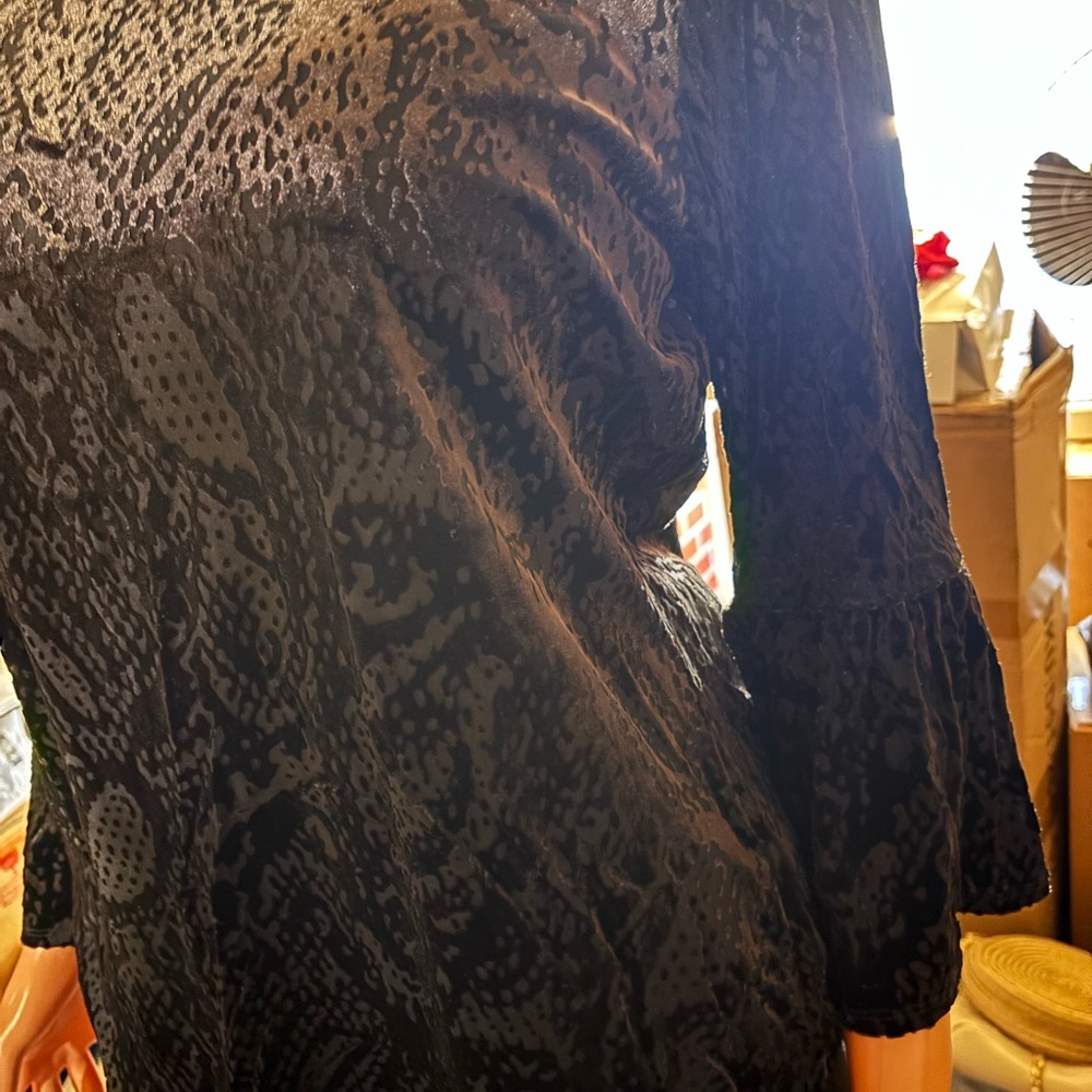 Women’s Ruby Rd. Black Patterned Long Sleeve Top … - image 4